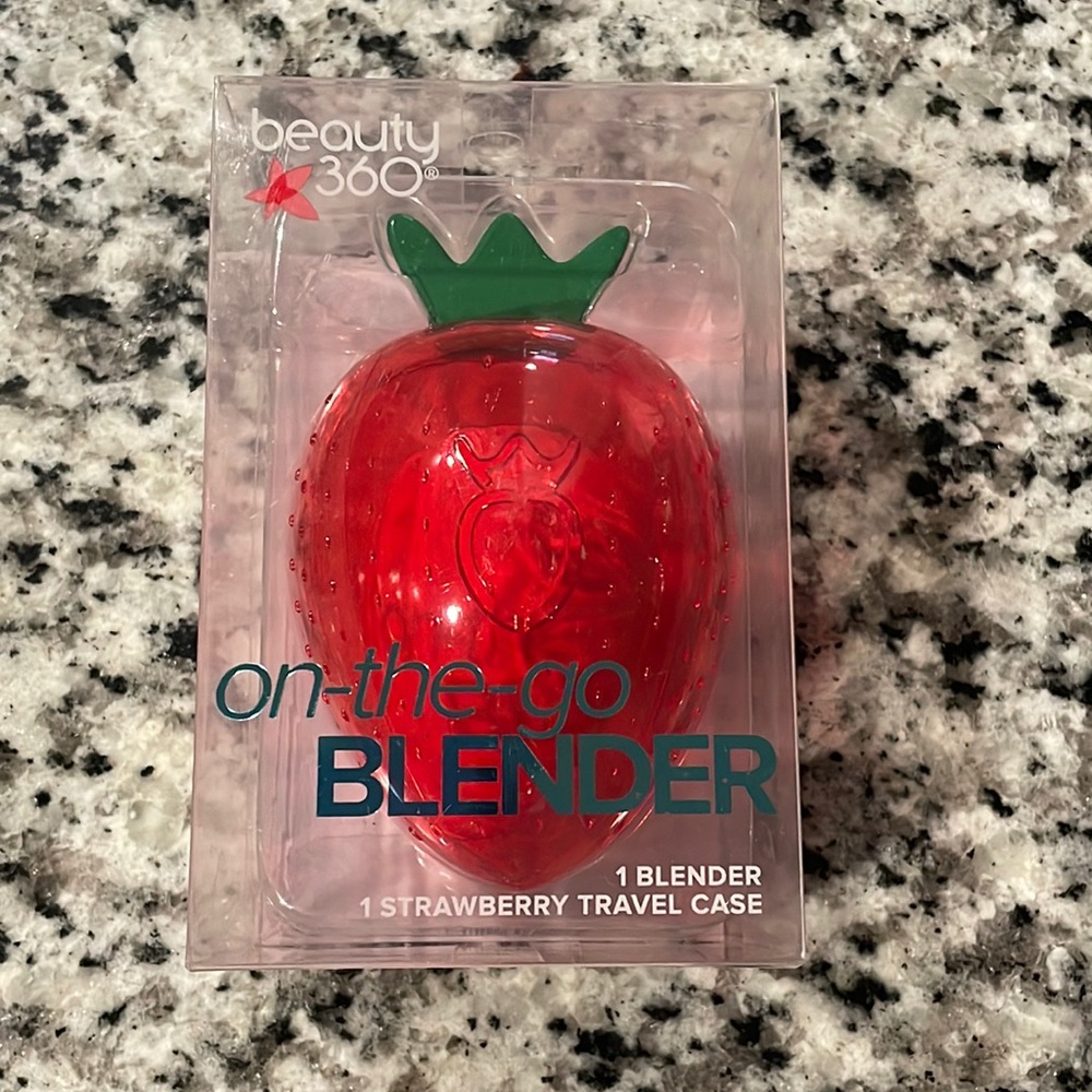 Beauty 360 On the go beauty blender with Strawberry travel case